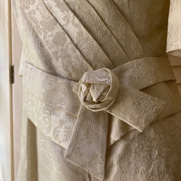 Vintage Ivory Satin Wedding Gown - Picture 10 of 16